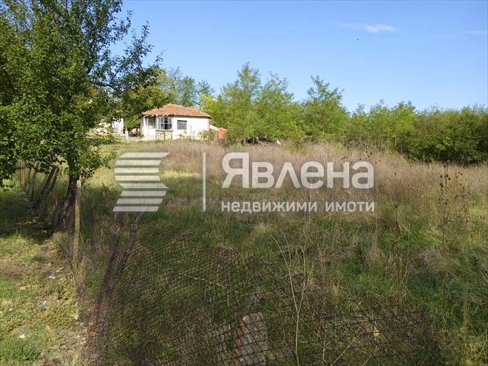 Продава се Къща в с. Робово, Област Ямбол - 42 кв.м за 191 €/кв.м - Снимка #2