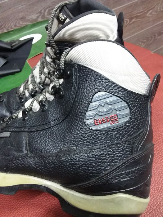 Ботинки лыжные туристические