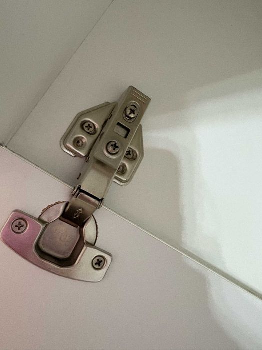 Продаем тумбу под телевизор