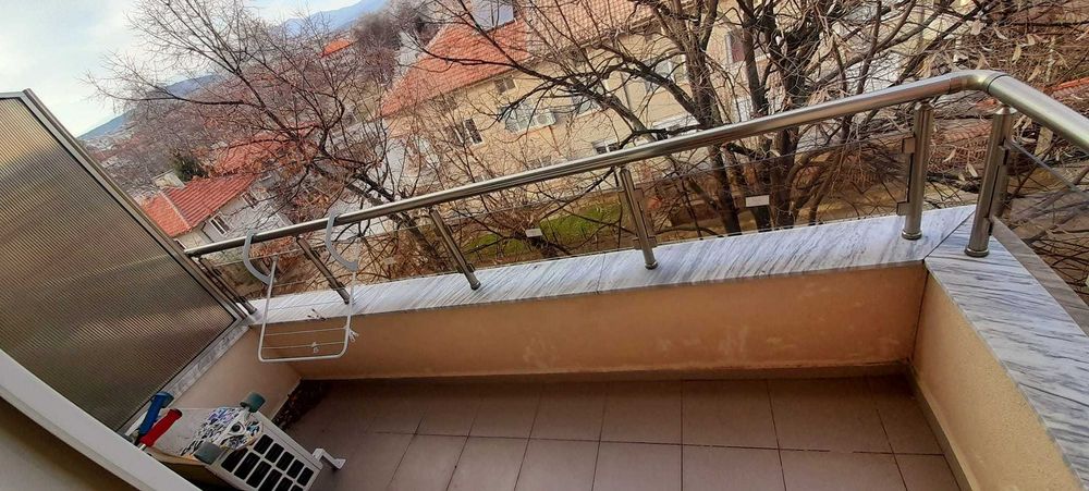 Двустаен нов, напълно обзаведен в центъра на Хисаря