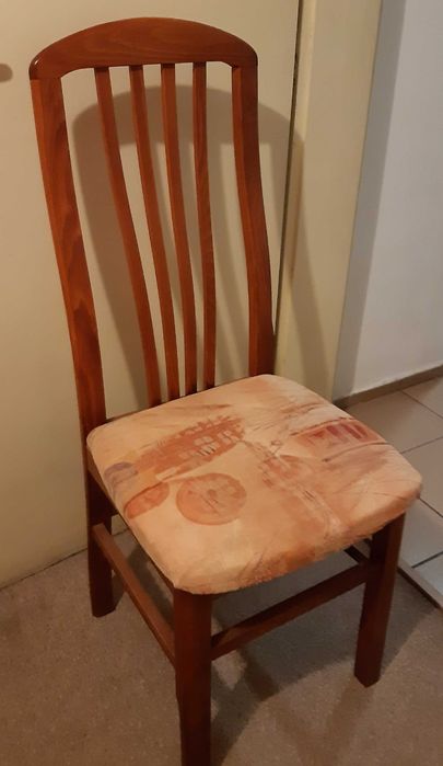 Стол трапезен с мека седалка