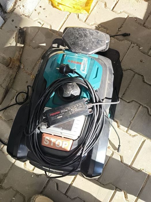 Robot de tuns iarba Ferrex
