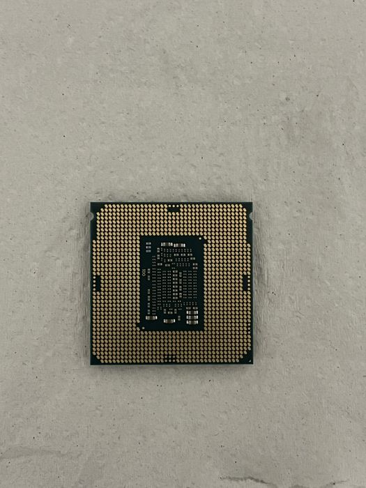 Процессор  Intel core I3 8100