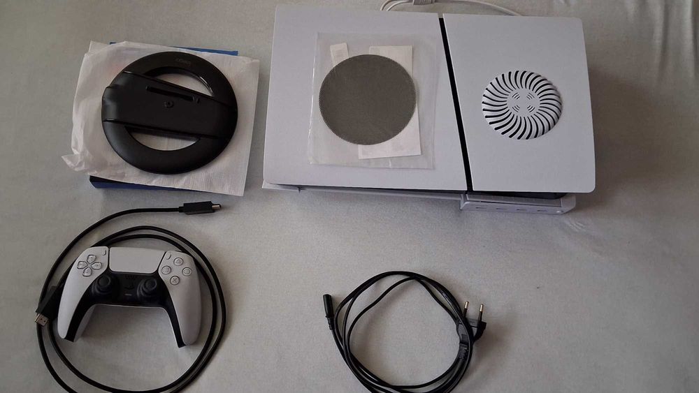 PS5 Slim + 5 игри