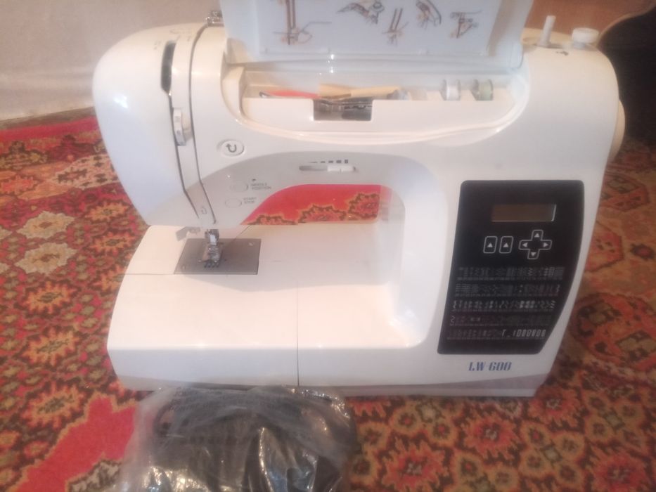 Продам швейную машинку JAGUAR.