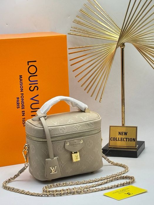 Geanta Louis Vuitton Noua !!! Dimensiuni 22/13 !!!