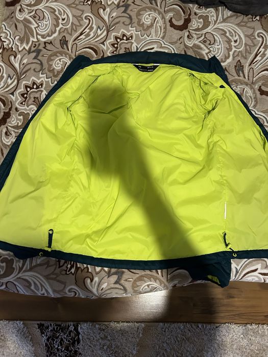 Vand geaca under armour
