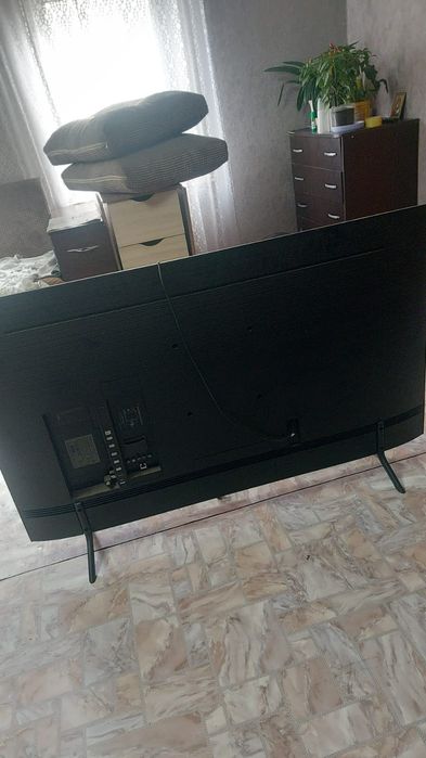 Продам телевизор на запчасти