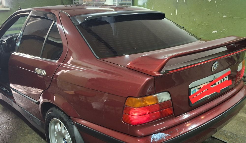 Бмв е36.   .седан