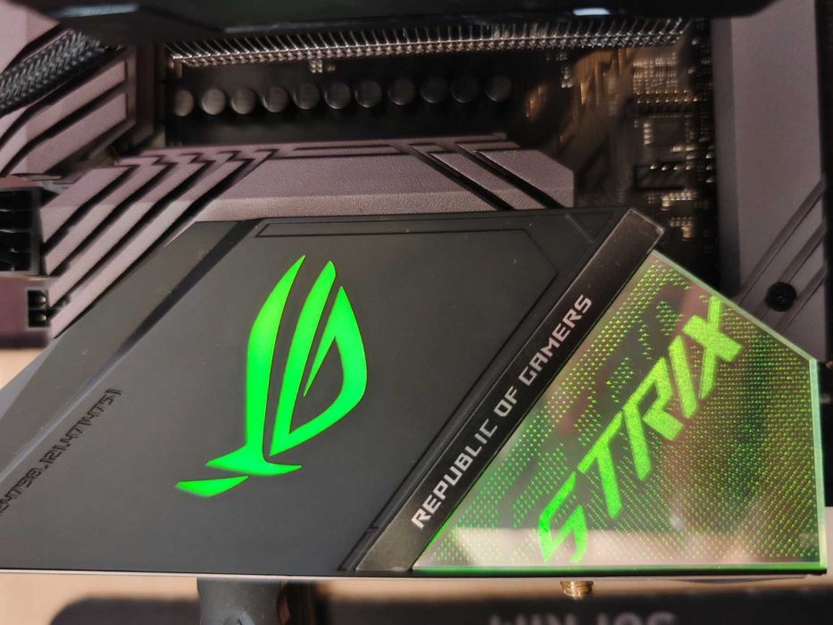 ASUS ROG Strix X570-E Gaming WIFI + RYZEN 7 5800X 8-Core (4.7 GHz )  + 32GB 3200MHZ DDR4