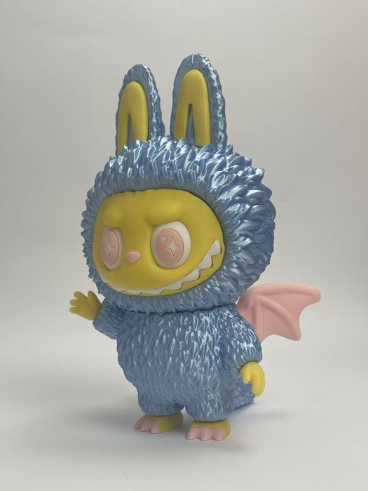 Лабубу с крила  ( Labubu)