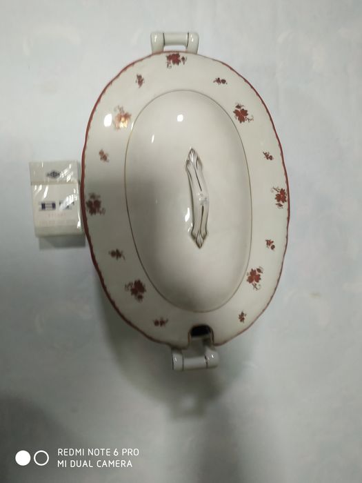 Сервиз фарфоровый