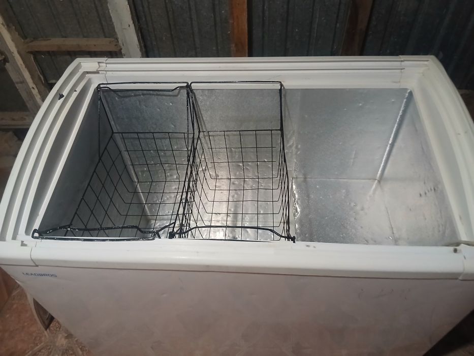 Продам Морозильник витрину