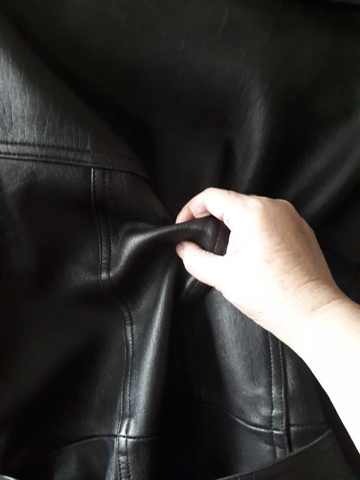 Haină  de damă  din piele naturală  50 lei