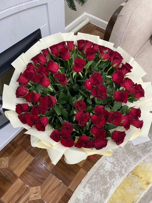 71штук красный розы.