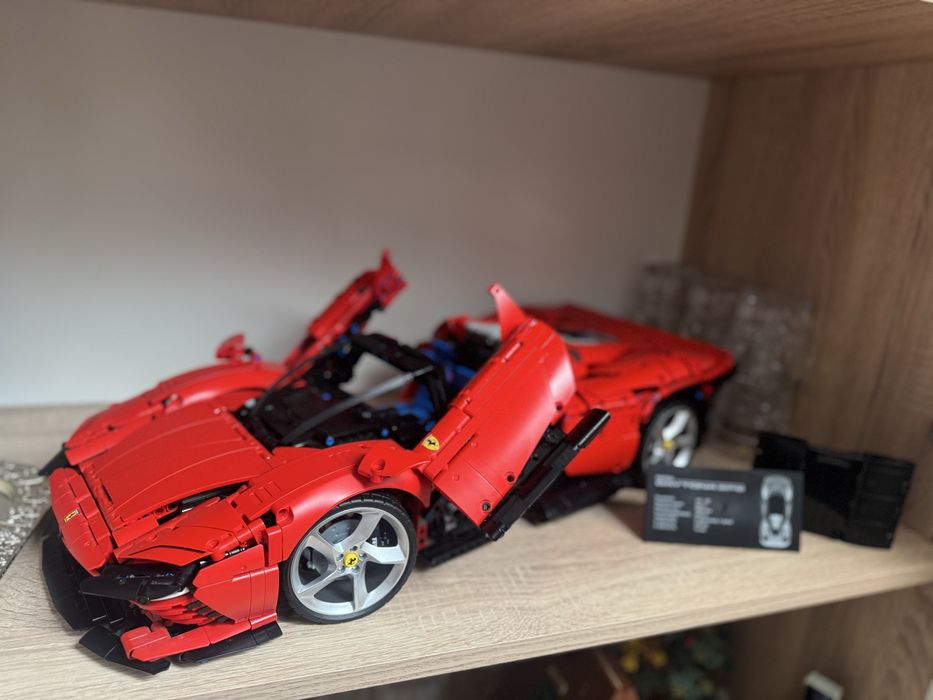 LEGO Tehnic Ferrari Daytona SP3