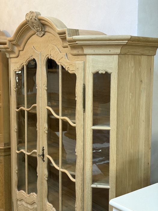 Vitrina din stejar masiv