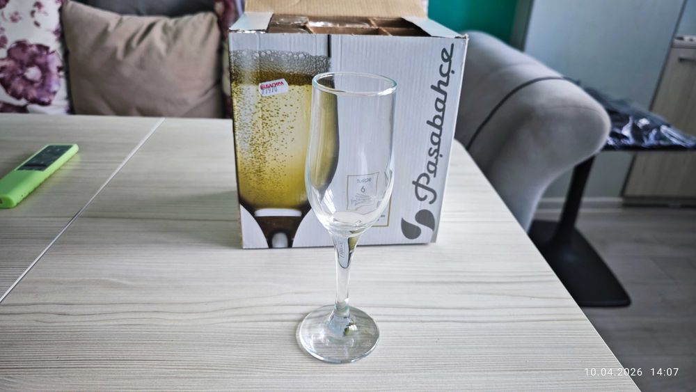 Чаши за шампанско или вино