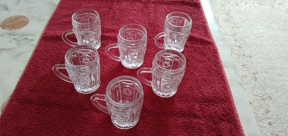 Кружки хрустальные.