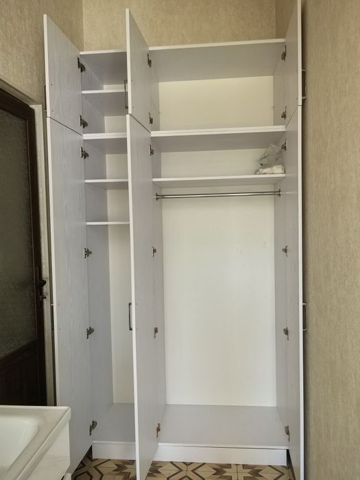 Шкаф для одежды с полками