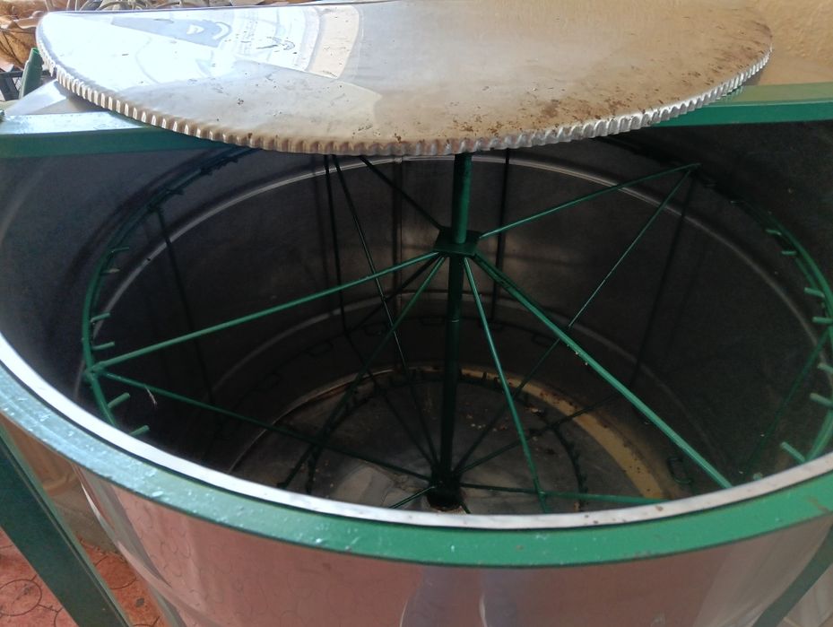 Ел. Центрофуга за мед