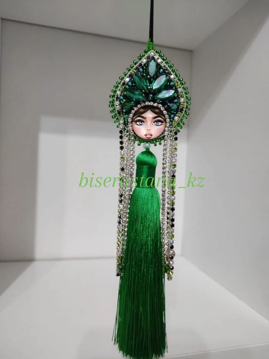 Зелёное платье с