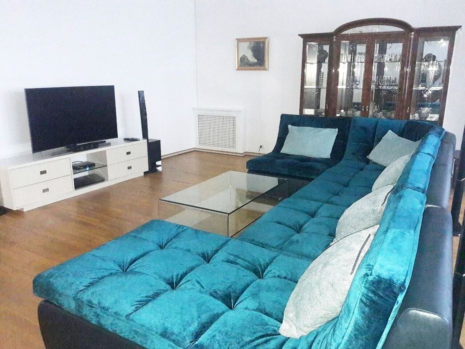 Продаётся квартира в Банковском доме, Попугайчик