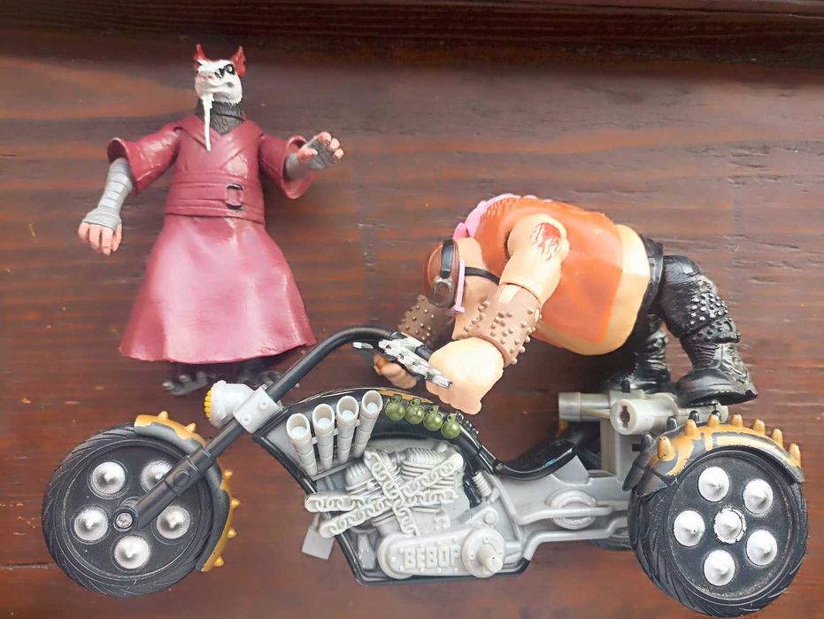 BEN10 / Бен Тен Каравана, ръкавица, самолет и фигурки
