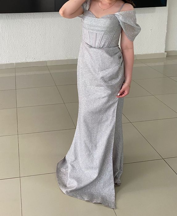 Продам платье 80.000(торг есть)