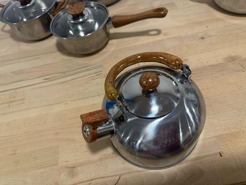 Комплект тенджери + подарък кухненски прибори розов, черен или зелен ц