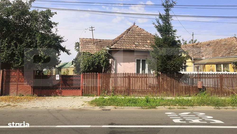 Teren intravilan generos + 2 case – 15.277 mp, front 30 m, multiple