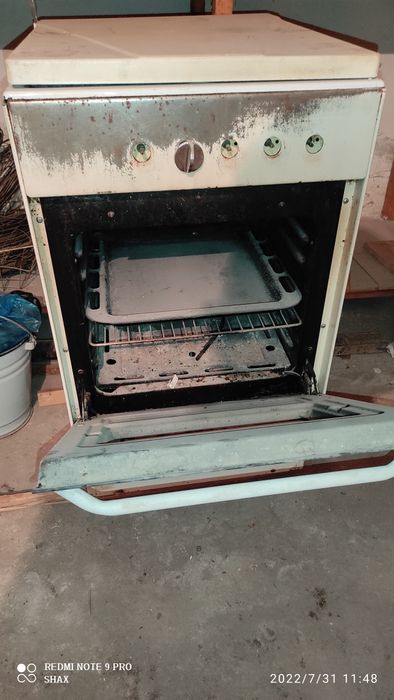 Продаётся газовую плиту б/у