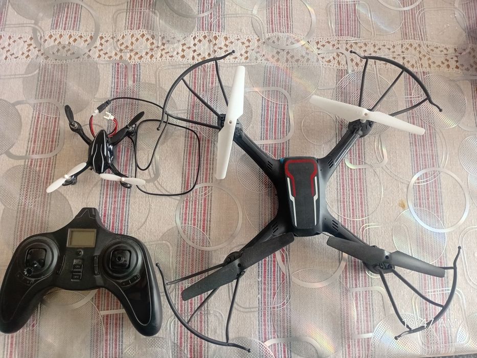 Vând mai multe drone cu telecomanda