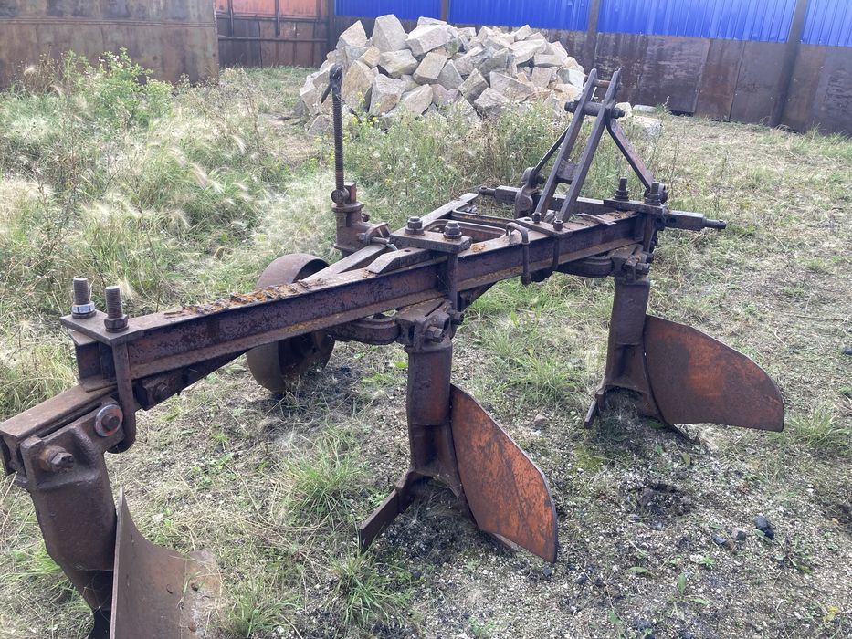 Продам трактор, блуг, тележку, дравакол