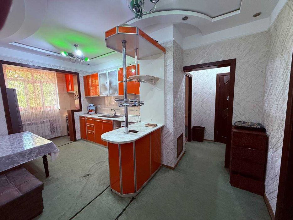 Квартира сотилади Шайхонтохур тумани Гулобод ор.р Флоренсия туйхонаси