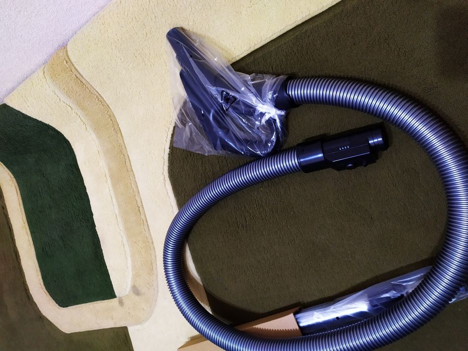 Пылесос Midea 2000 ватт+ 400 вт всасывания