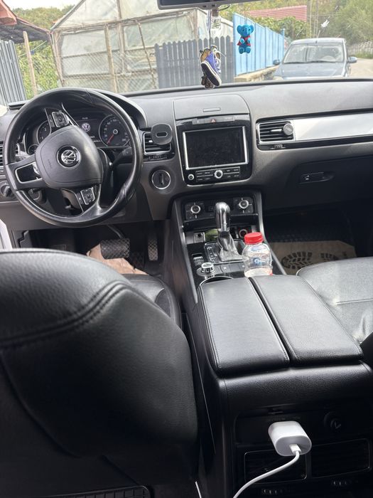 Vând Volkswagen Touareg 2013