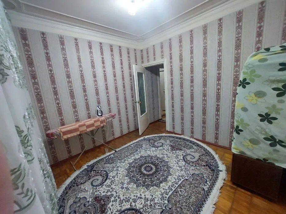 Продаётся Мирабад 4/2/5 с мебелью техникой ремонт средний !!!