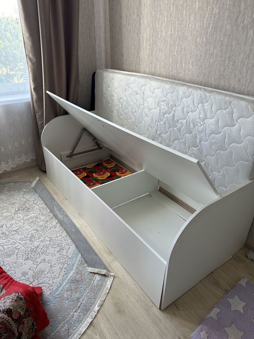 Продам детскую кровать с матрасом