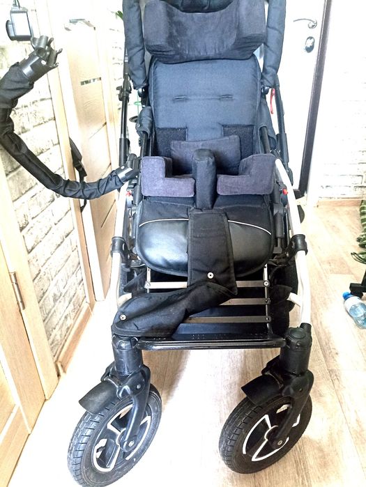 Продам детскую инвалидную коляску