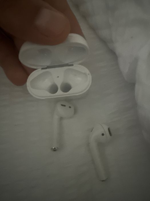 Оригинални Apple AirPods с чисто нов кейс (Жичен)