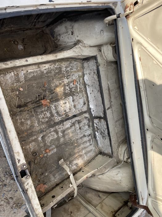 Кузов сотилади ваз 2103  суяглари бутун