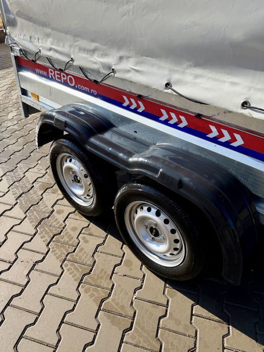 Remorcă 2 axe aproape nouă, înmatriculată, cu garanție + suport moto