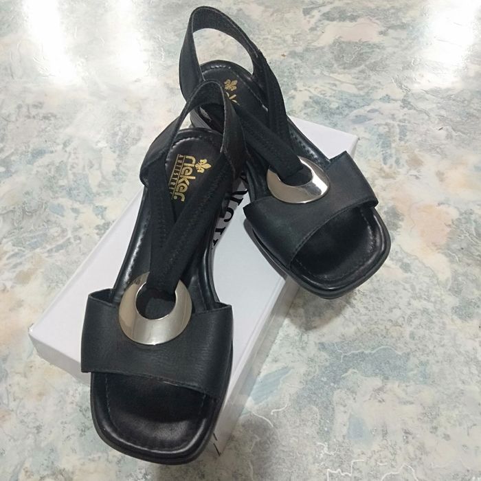 Продам босаножки