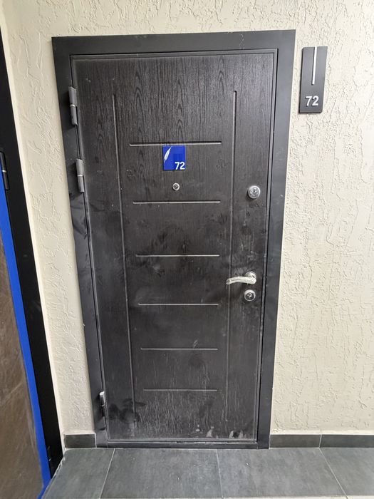 Продам     дверь