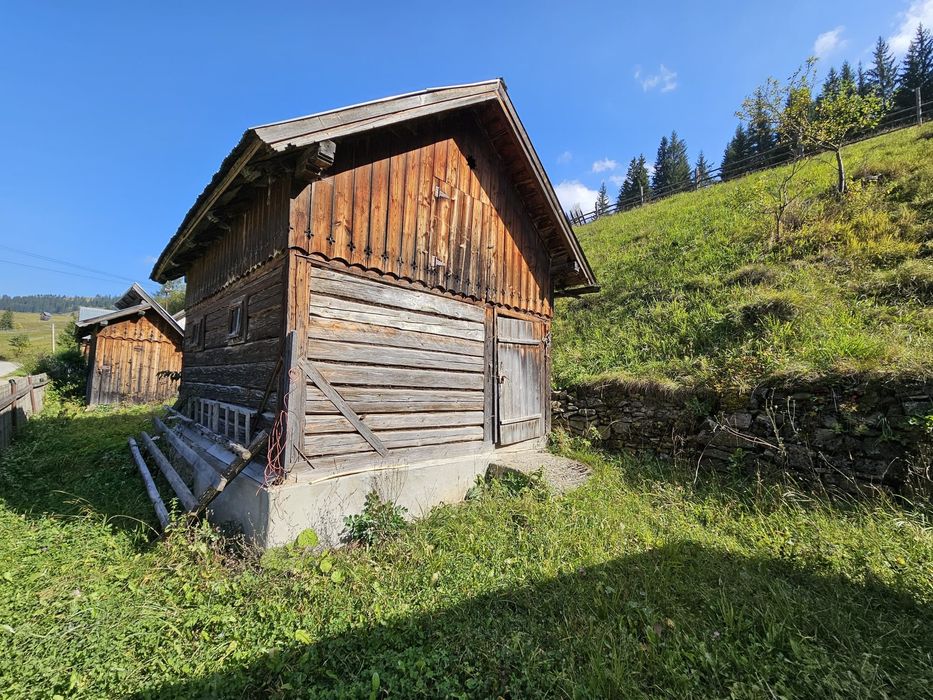 Teren cu casuta de vanzare in Bucovina Breaza