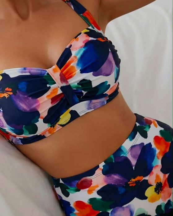 Продавам бански костюм 2 XL