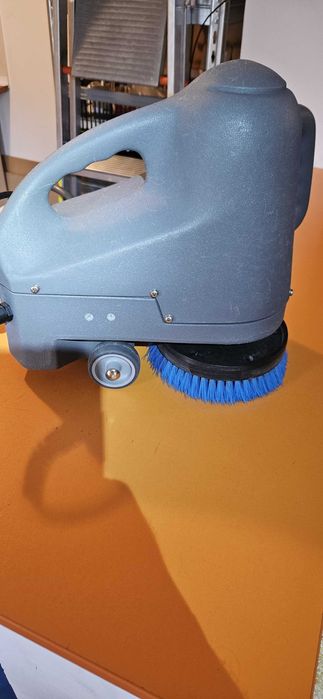 Vand monoperie profesionala Karcher BD 17/5 C