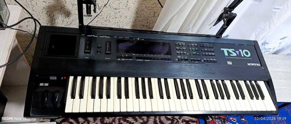 Ensoniq ts 10 sotiladi.  3-5 Versiya