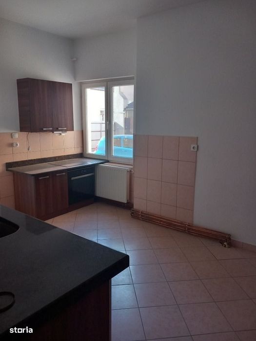 Casa cu etaj,cu garaj, D+P+E+M,611 mp, teren 371 mp,Central